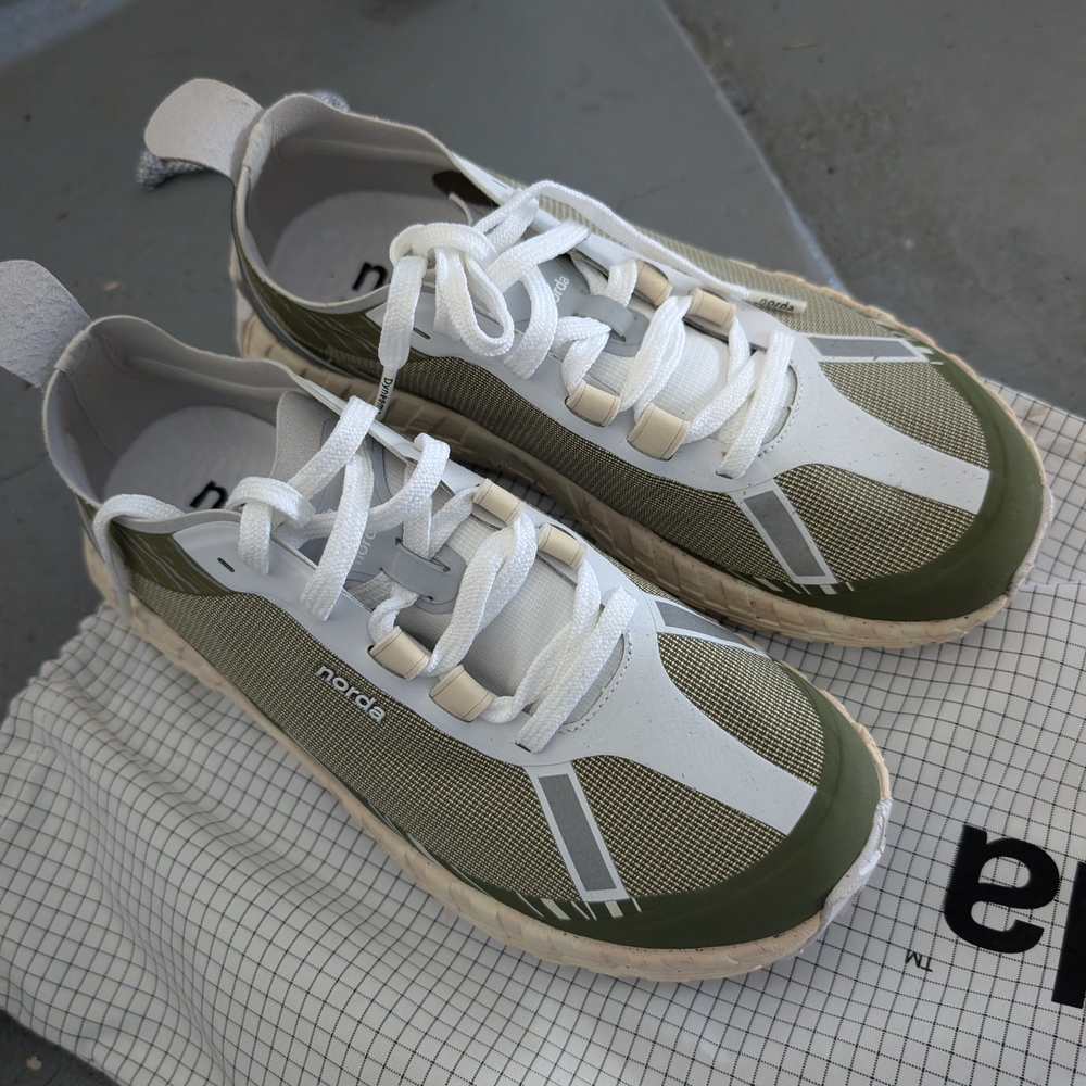 NORDA 001 Women's Olive and White Sneakers